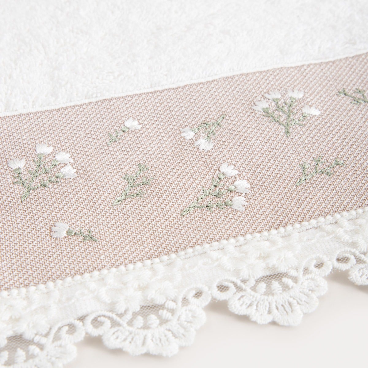 Velia Decorative Embroidered Bath Towel 70x130 cm Beige