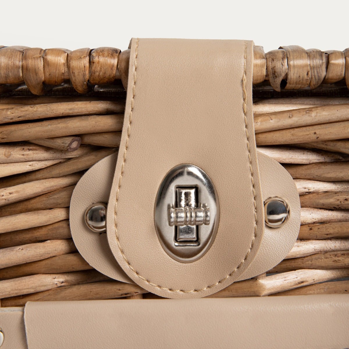 ELVORA Picnic Basket with Beige Lining and Mat 38x25.5x18 cm