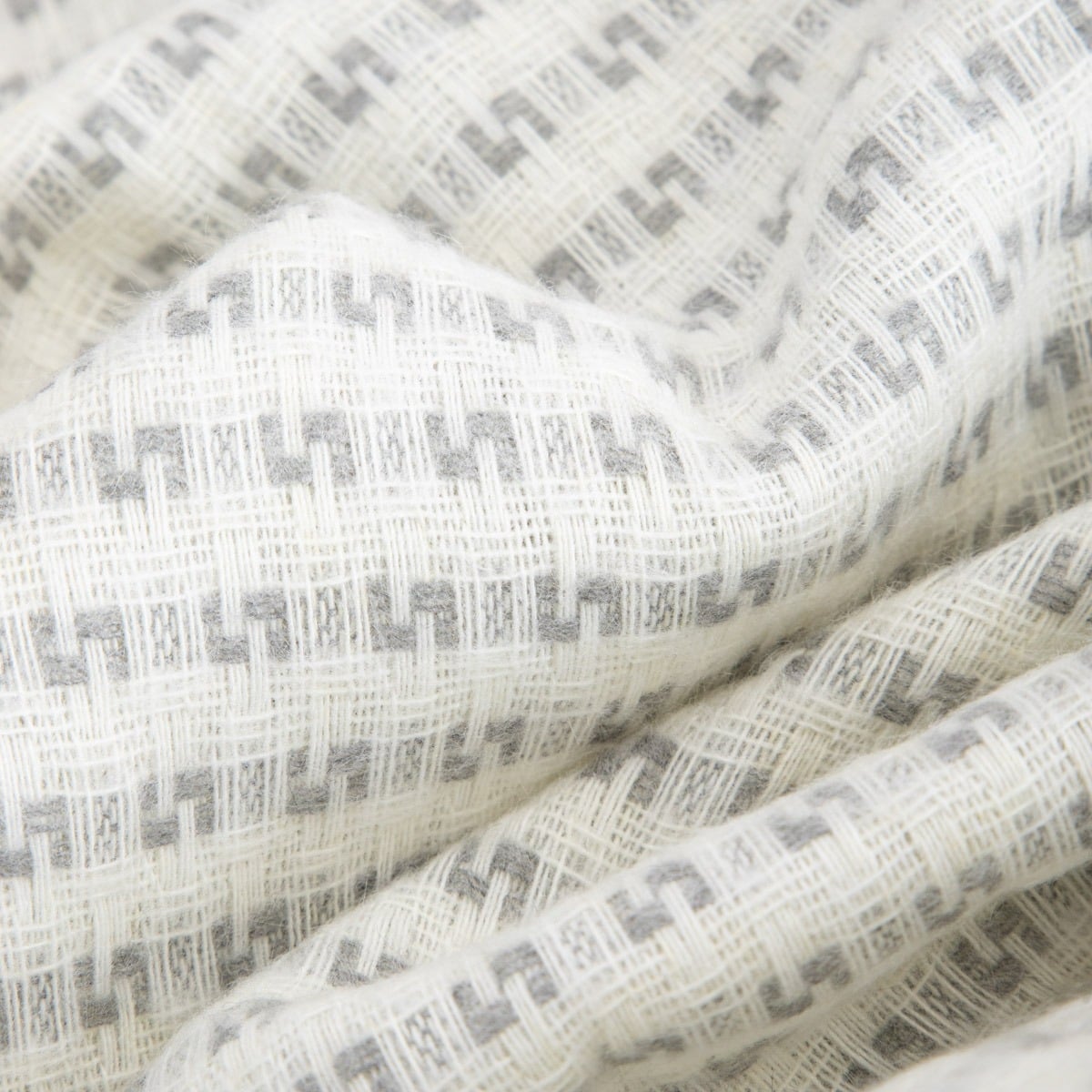 Koc SORBO Gray Blanket with Fringes and Structural Pattern 150x200cm