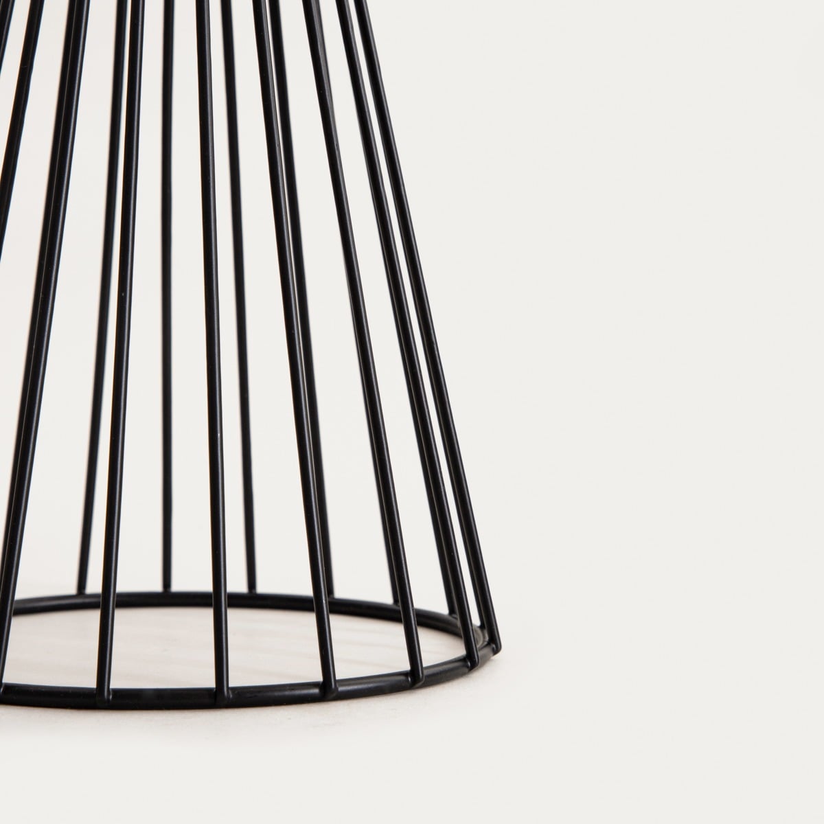 WARDON Elevated Kitchen Basket on Legs 30x28 cm