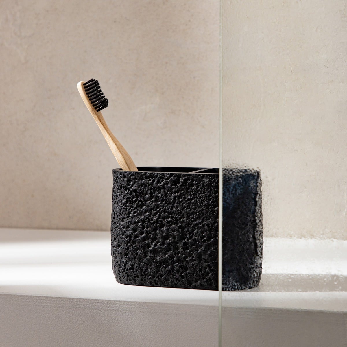 VOLCANO Black Bathroom Mug - Durable & Stylish Organizer