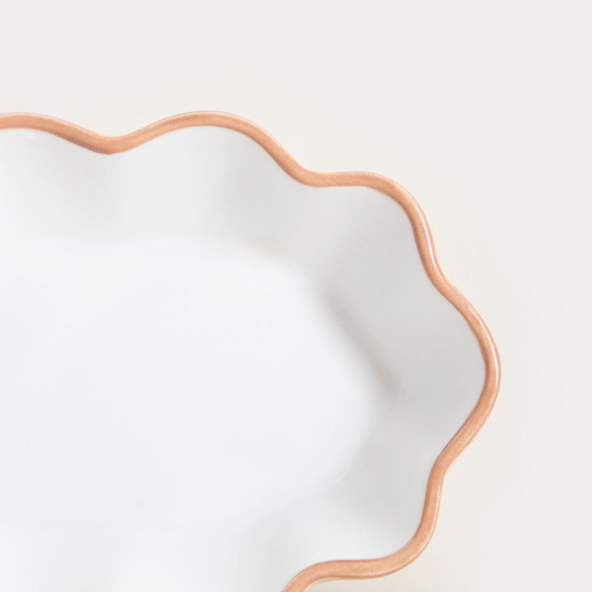 MUSSEL Ceramic Soap Dish with Raised Rim and Wavy Edge