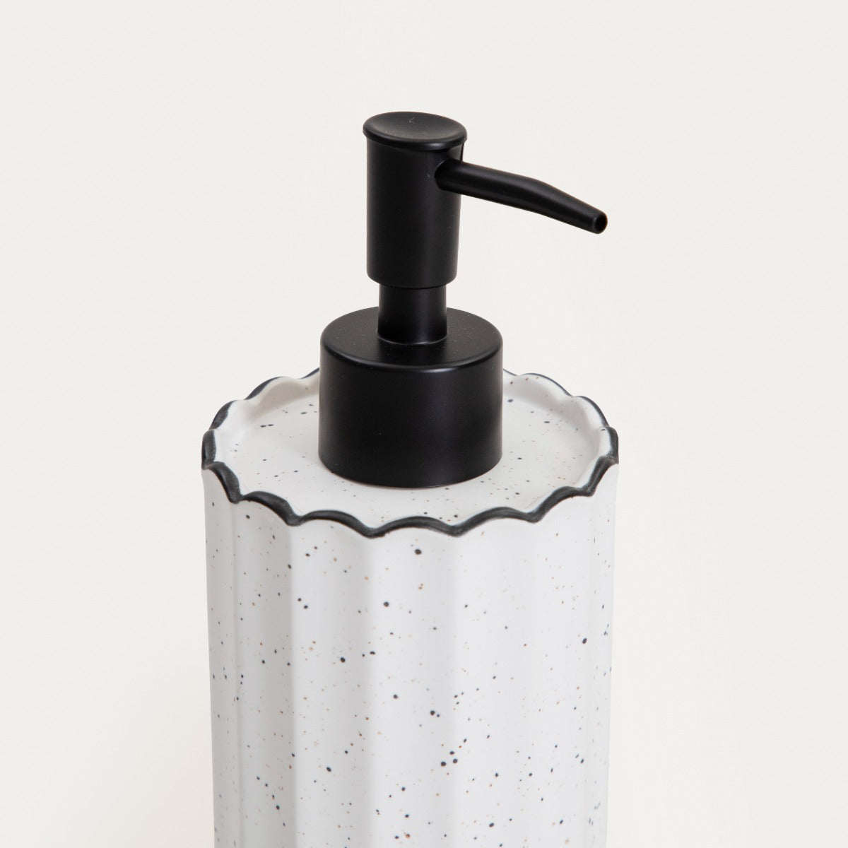 SCALLOP Ceramic Soap Dispenser 7.5x17.8 cm