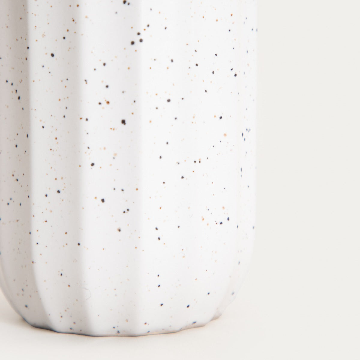 SCALLOP Ceramic Soap Dispenser 7.5x17.8 cm