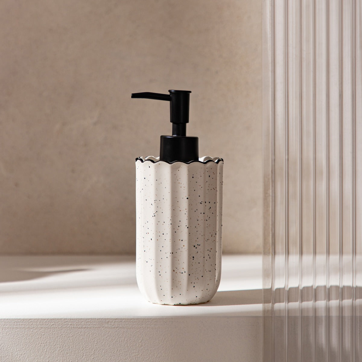 SCALLOP Ceramic Soap Dispenser 7.5x17.8 cm