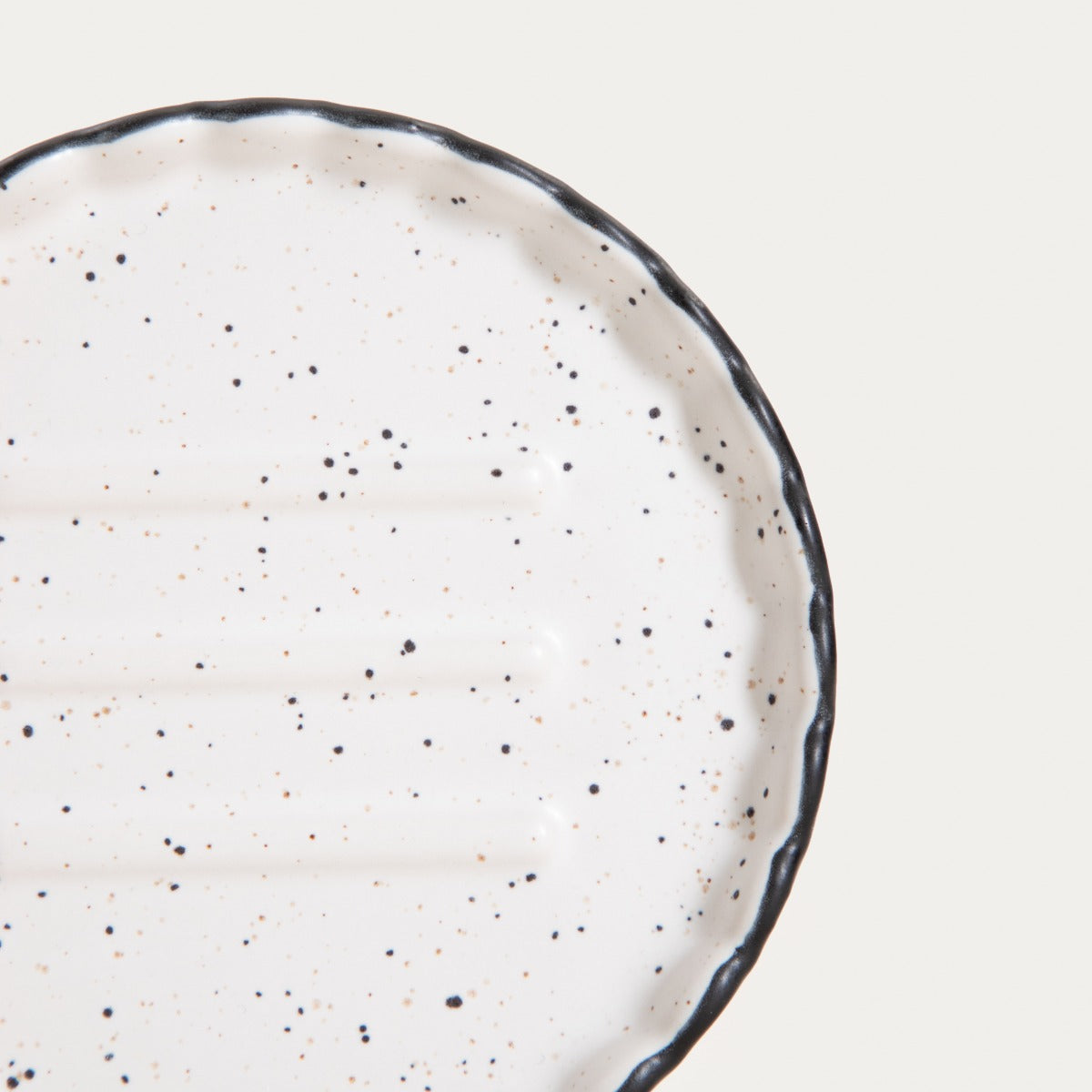 SCALLOP Ceramic Soap Dish with Elegant Wavy Edge