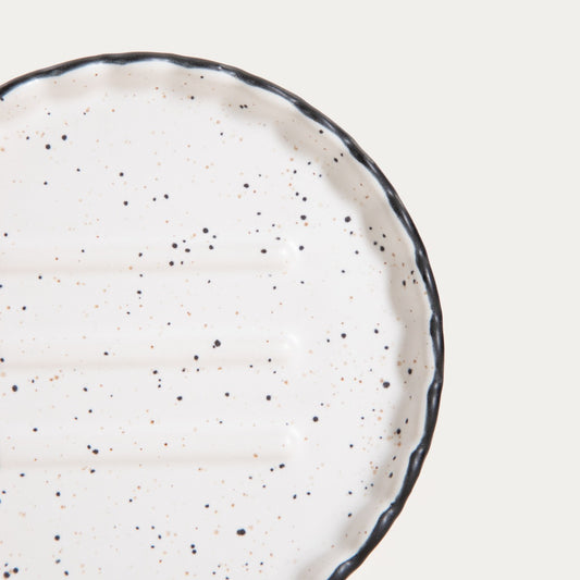 SCALLOP Ceramic Soap Dish with Elegant Wavy Edge