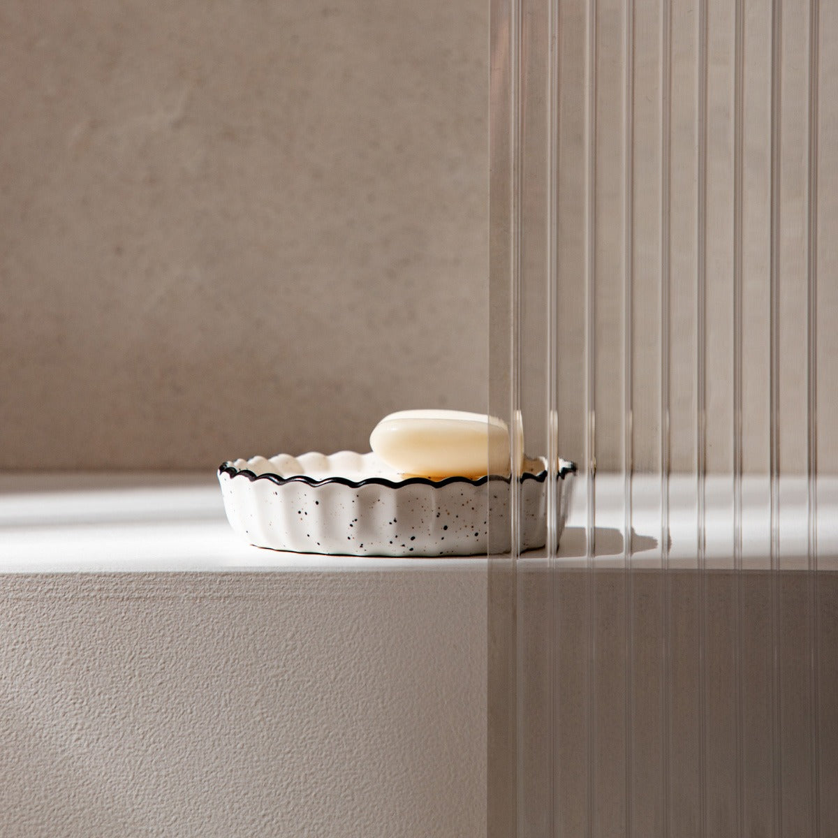 SCALLOP Ceramic Soap Dish with Elegant Wavy Edge