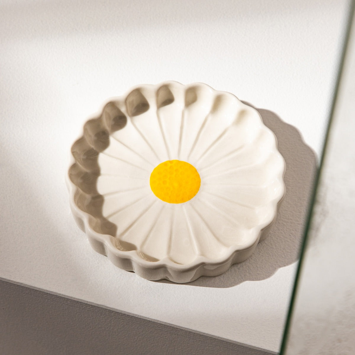 DAISY Ceramic Soap Dish - Compact Durable Stoneware Holder