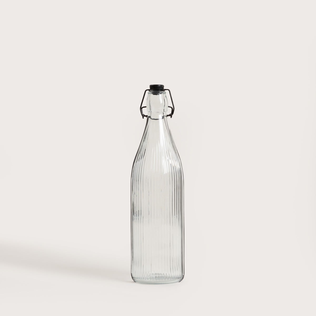 RAVEN Fluted Glass Bottle with Clip - 1 Liter