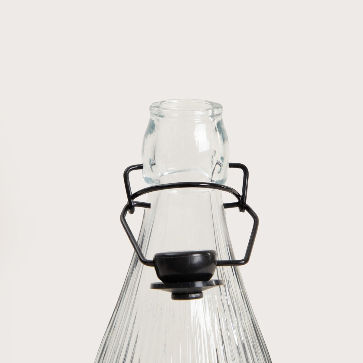 RAVEN Fluted Glass Bottle with Clip - 1 Liter