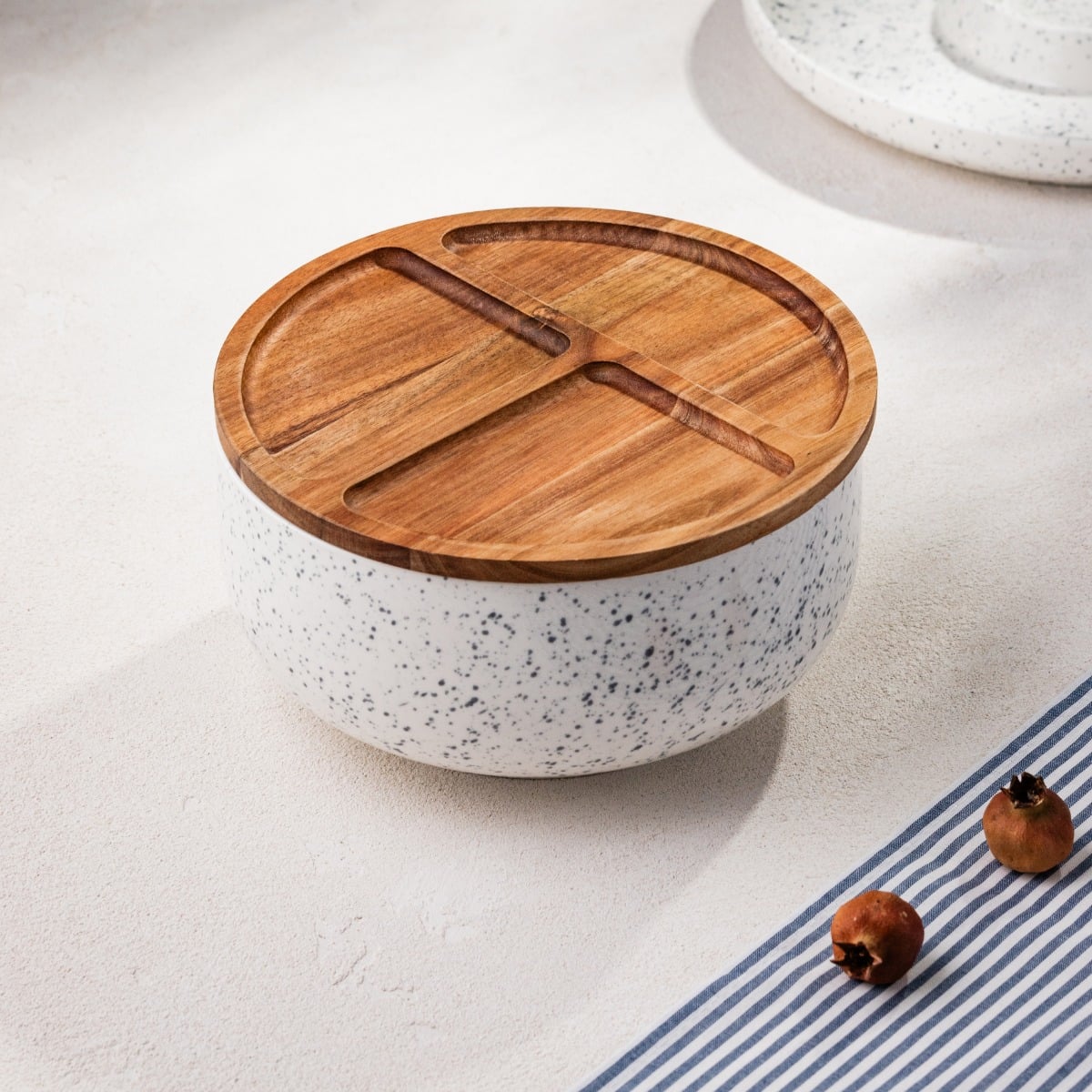 CAVIANO Round Ceramic Bowl with Acacia Wood Lid 24x13.5 cm