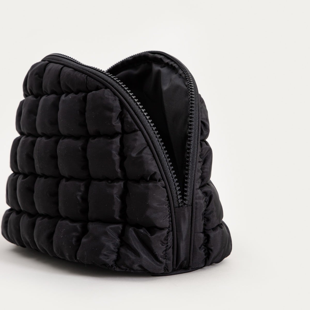 BLUFFI Black Cosmetic Bag - Quilted Organizer 30x15x18 cm
