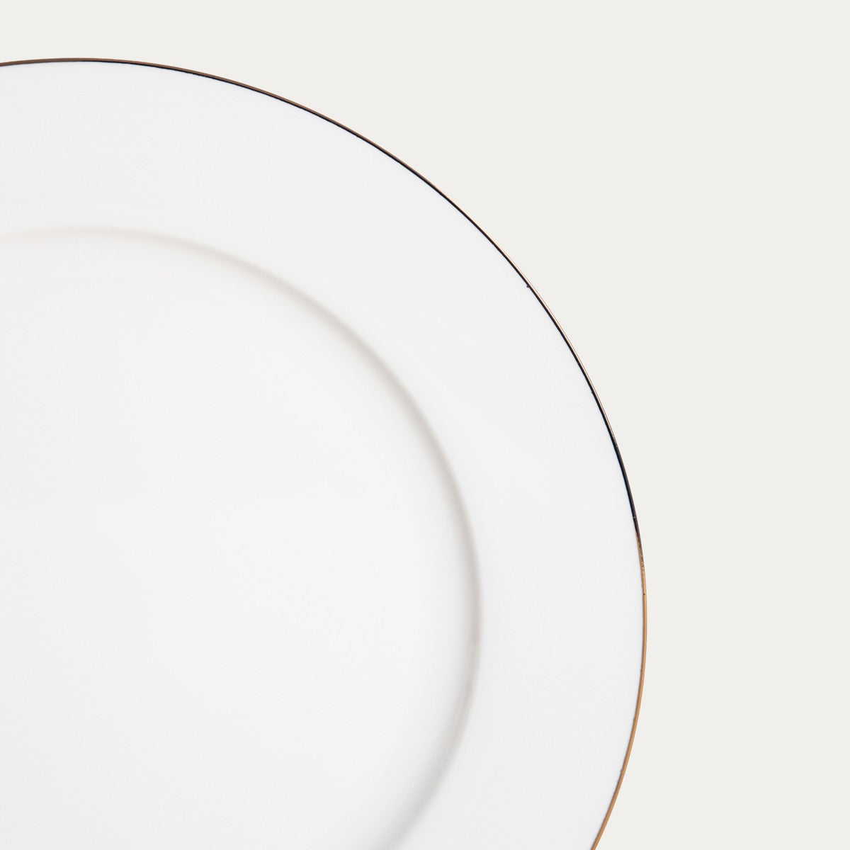 AUROO Dinner Plate with Golden Rim 26 cm