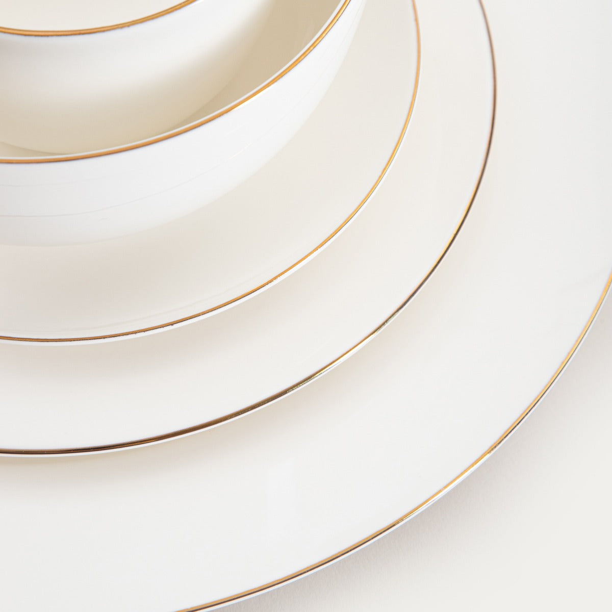 AUROO Dinner Plate with Golden Rim 26 cm