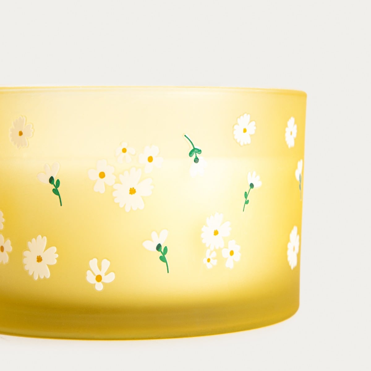 IN FLOWER Lily of the Valley Scented Candle 270g