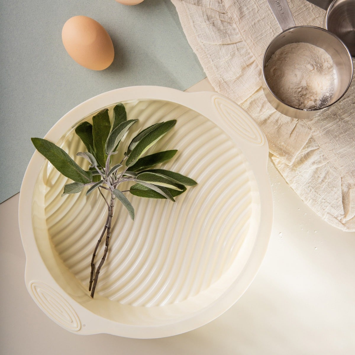 MOLLIS Silicone Round Cream Baking Mould 28x23 cm