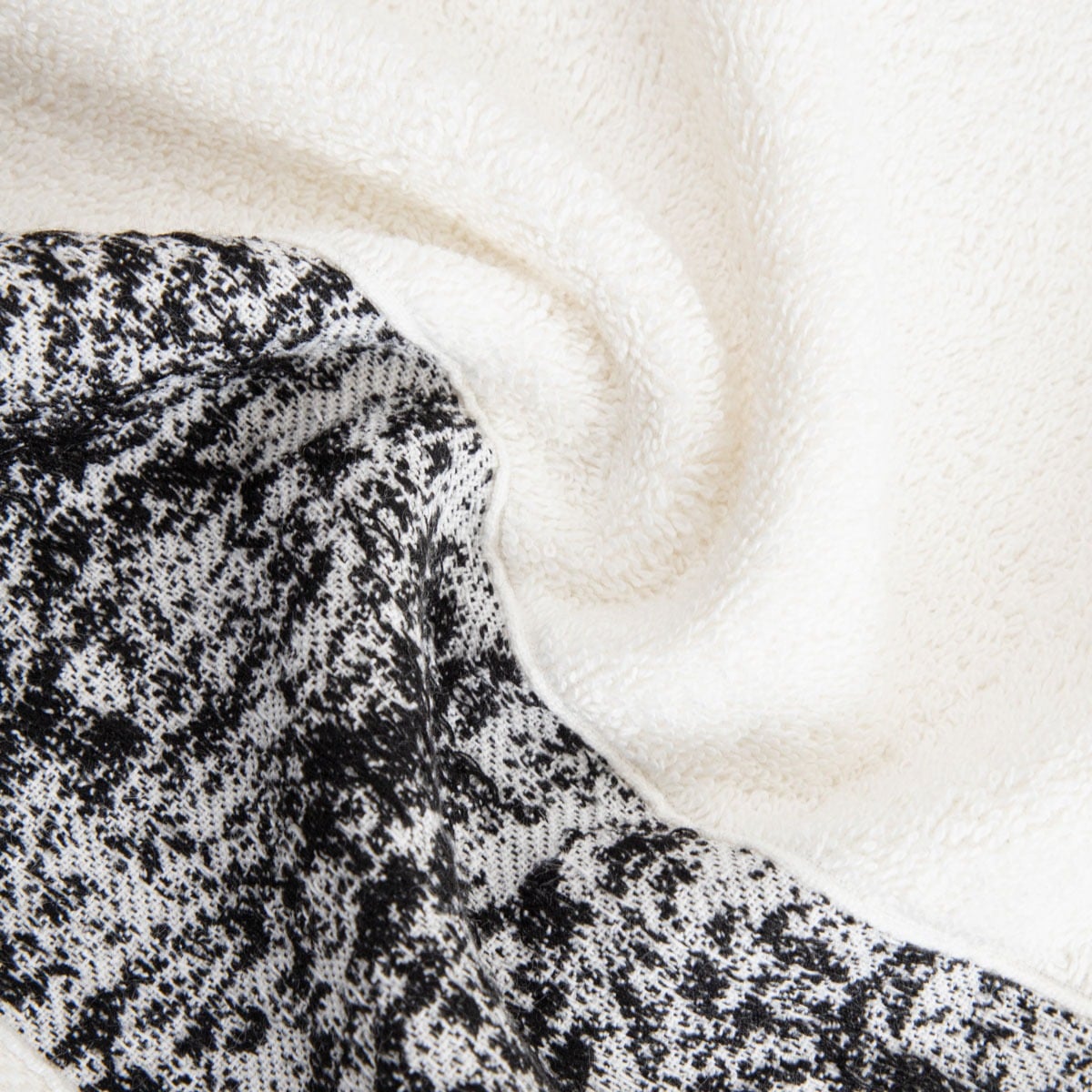 VIOLA Black and White Cotton Towel 50x90 cm