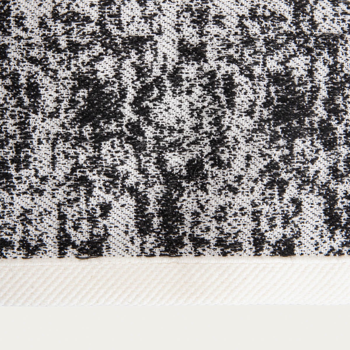 VIOLA Black and White Cotton Towel 70x130 cm