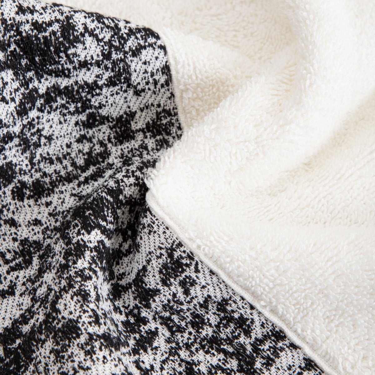 VIOLA Black and White Cotton Towel 70x130 cm