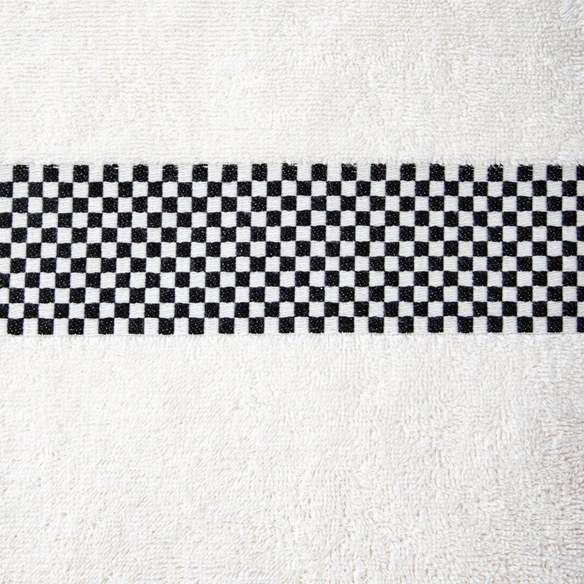 Towel TIVA Bath Towel with Black Check Pattern 70x130 cm