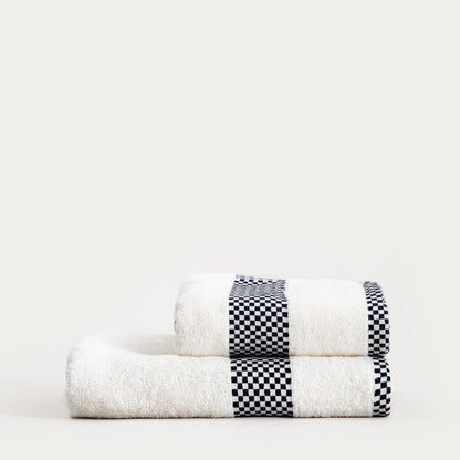 Towel TIVA Bath Towel with Black Check Pattern 70x130 cm