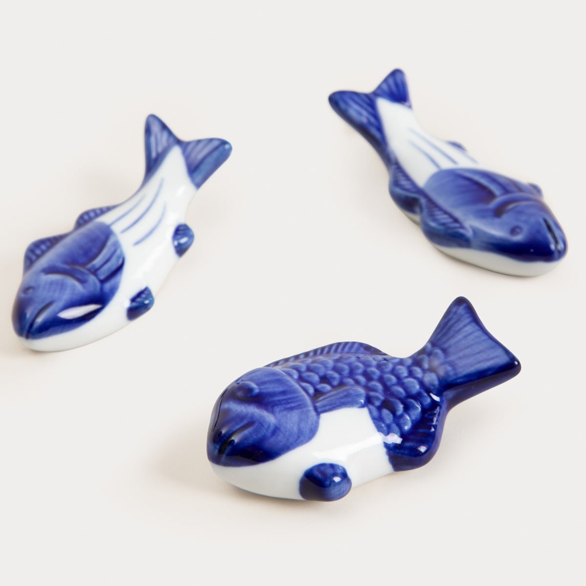 Set of holders Set of 4 KIOTO Fish-Shaped Ceramic Chopstick Holders