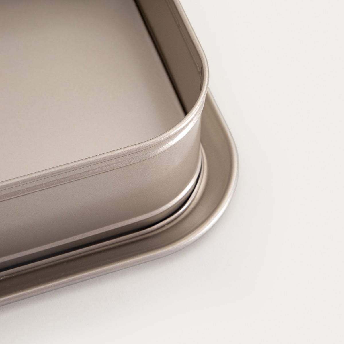 FEBE Square Baking Mould with Removable Bottom Gold 24x24x8 cm