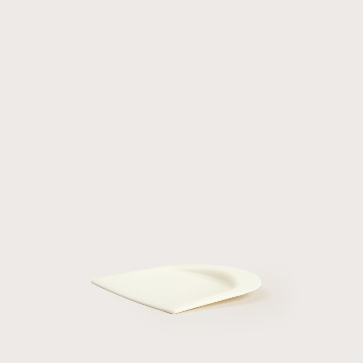 MOLLIS Dough Scraper Flexible Kitchen Tool 16x14x2cm