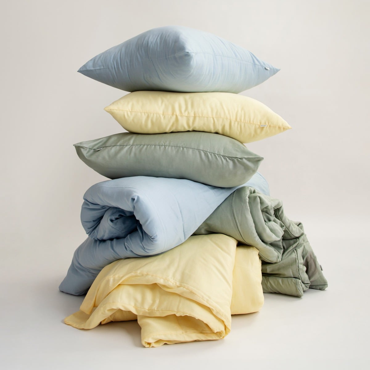 Bed linen set AVELIA Pistachio Satin Viscose Blend Bed Linen Set 160x200 cm