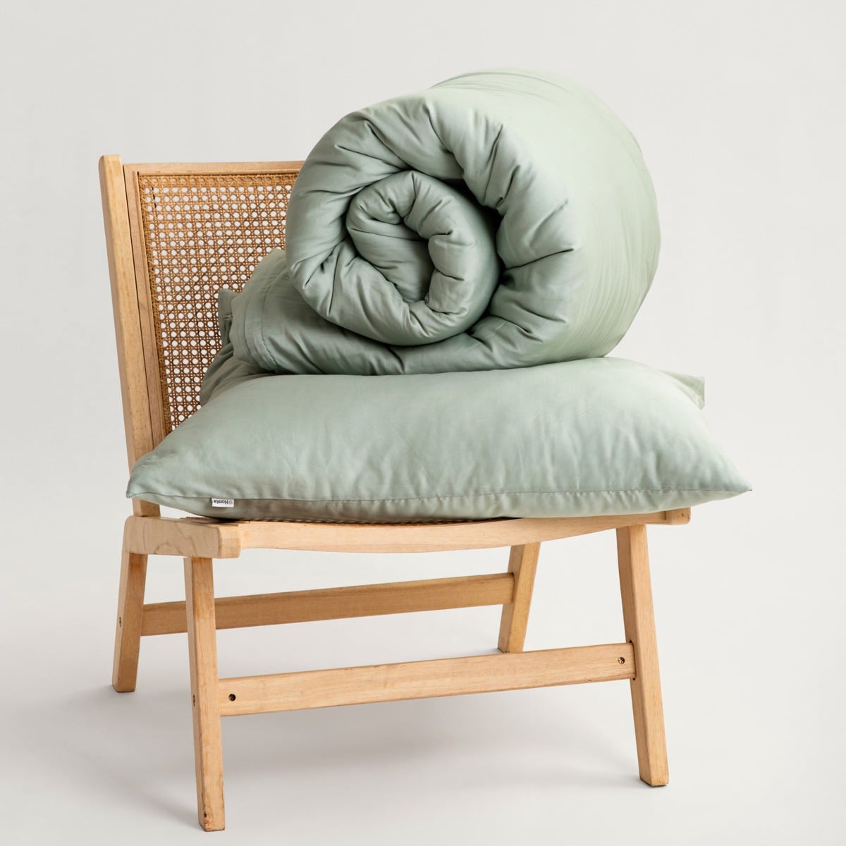 Bed linen set AVELIA Pistachio Satin Blend Bed Linen Set 220x200 cm