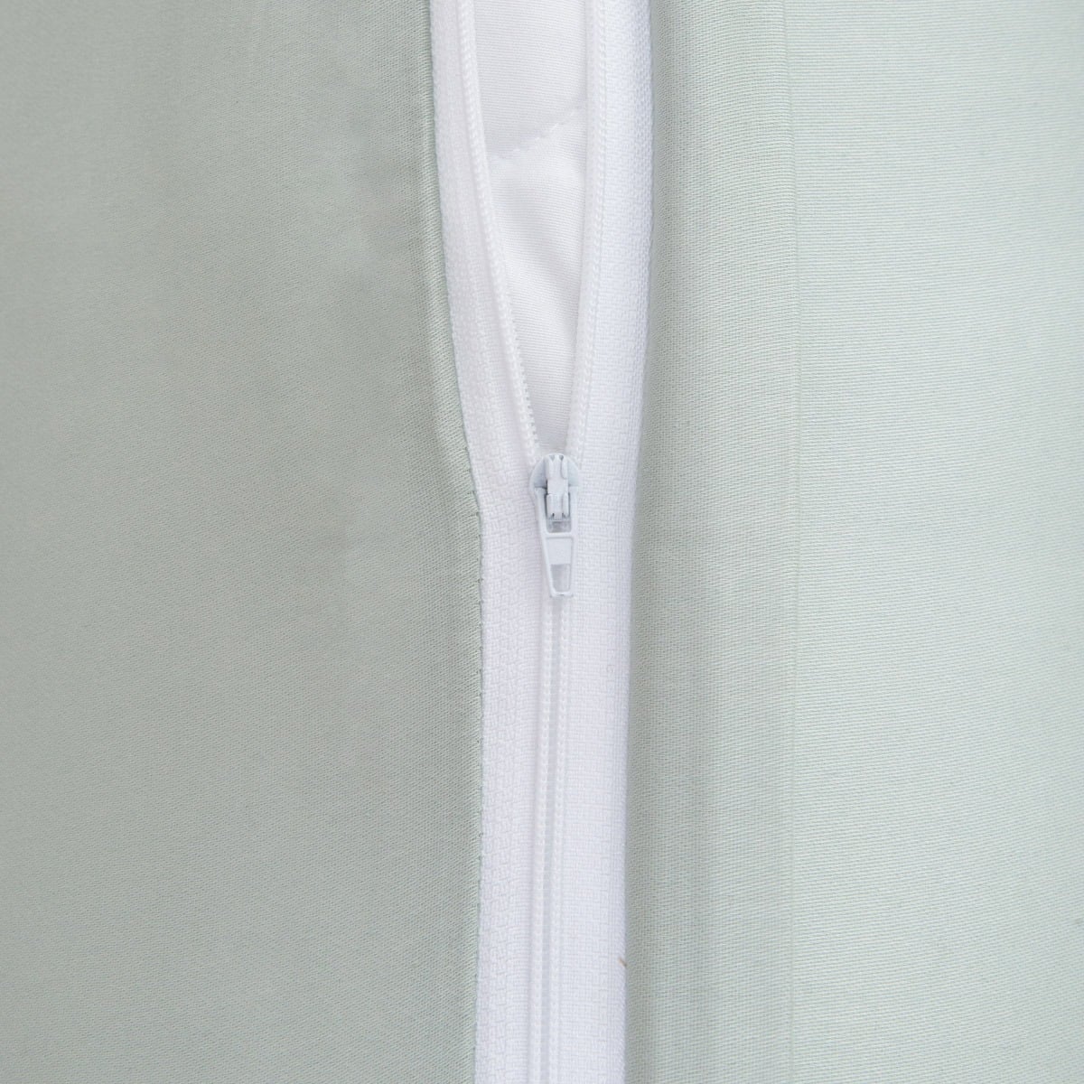 Bed linen set AVELIA Pistachio Satin Viscose Blend Bed Linen Set 140x200 cm
