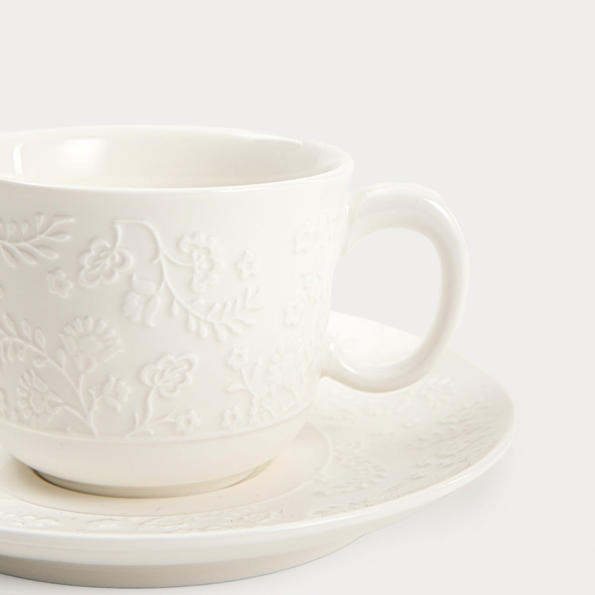 Set of 4 BENO White Ceramic Cups with Saucers