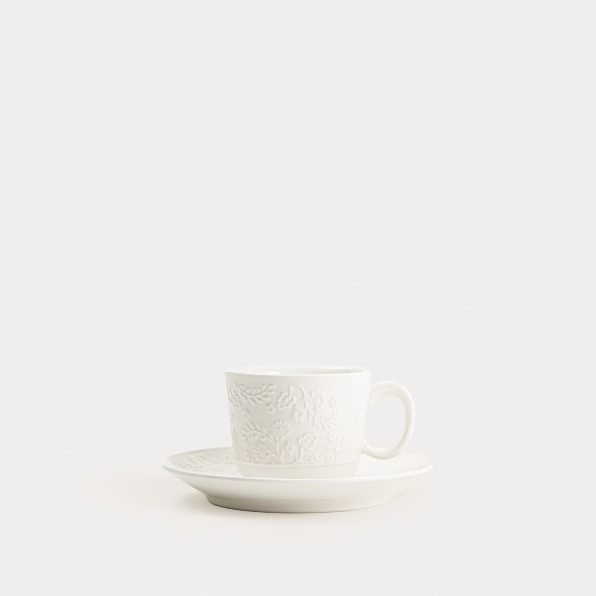 Set of 4 BENO White Ceramic Cups with Saucers