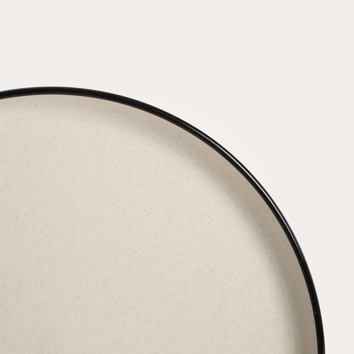 Set of 4 Black Rimmed Dinner Plates AZRA
