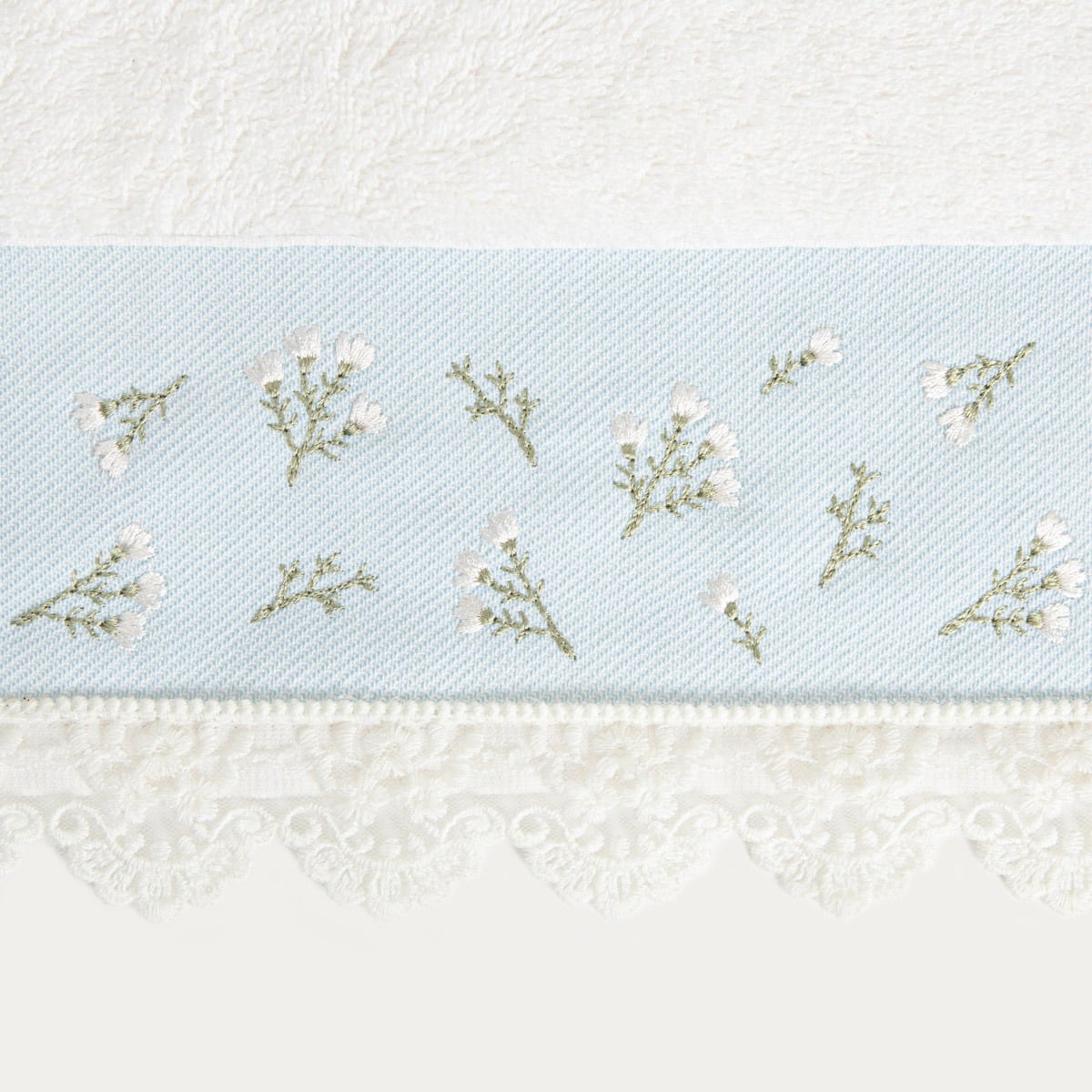 VELIA Towel with Decorative Blue Embroidery 50x90 cm