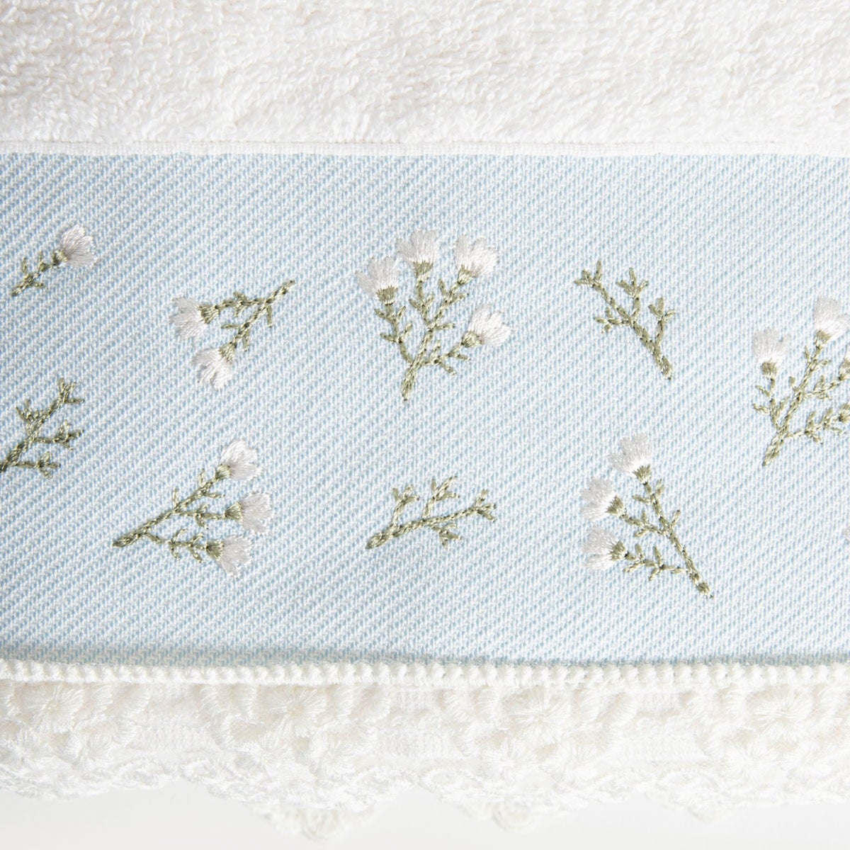 VELIA Towel with Decorative Blue Embroidery 70x130 cm
