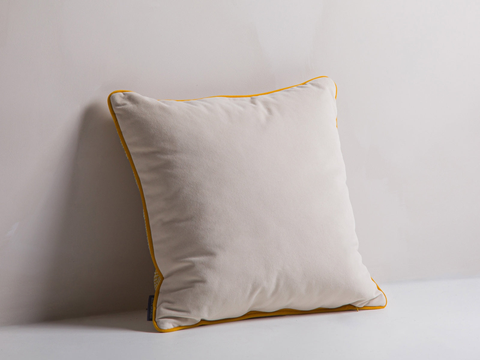 Celine — Padi (45,0 x 14,0 x 45,0 cm)