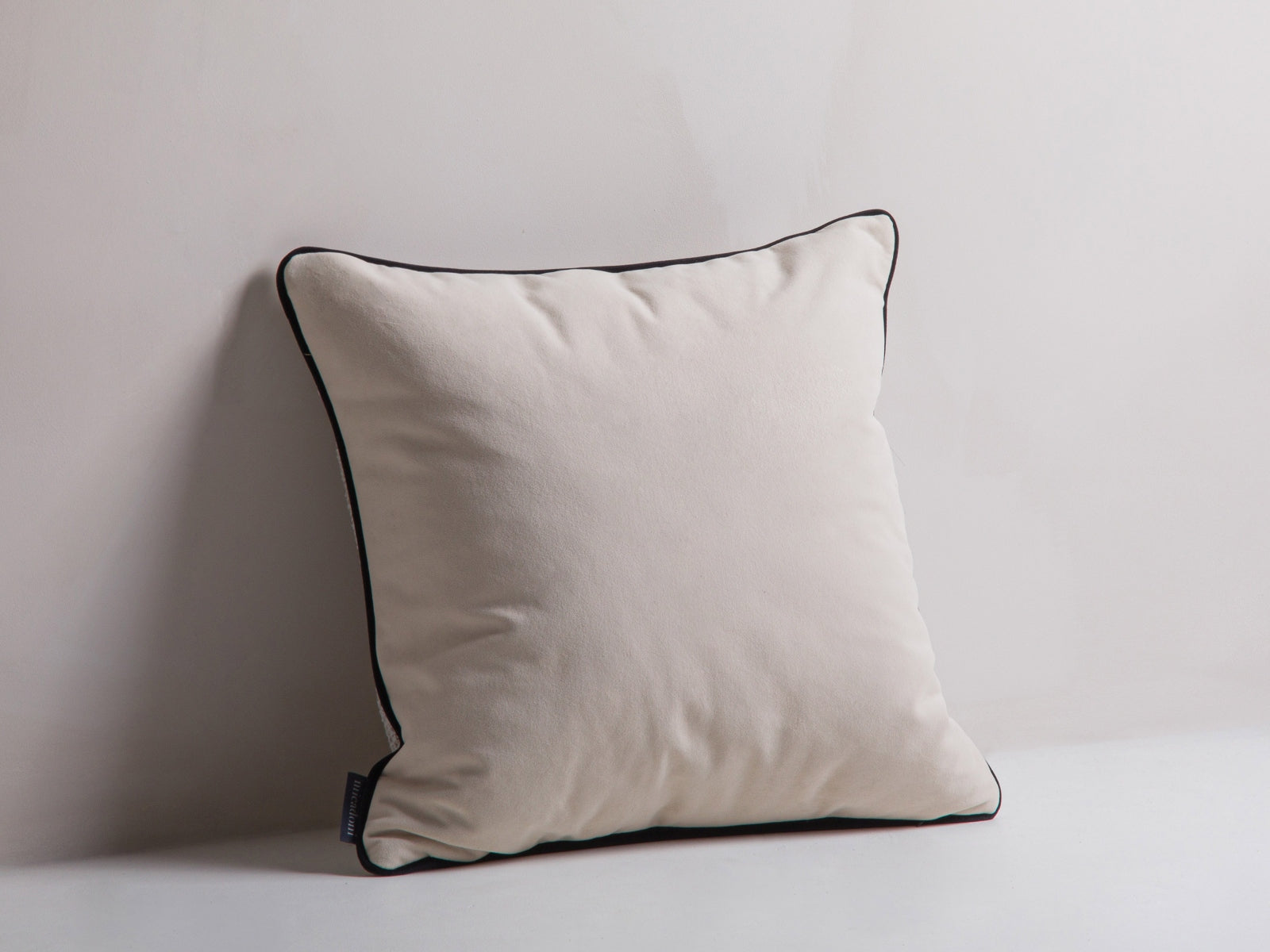 Celine — Padi (45,0 x 14,0 x 45,0 cm)