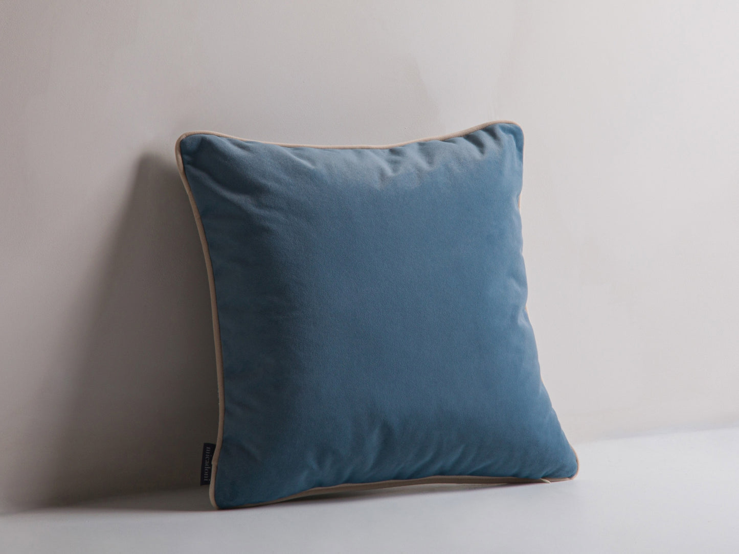 Celine — Padi (45,0 x 14,0 x 45,0 cm)