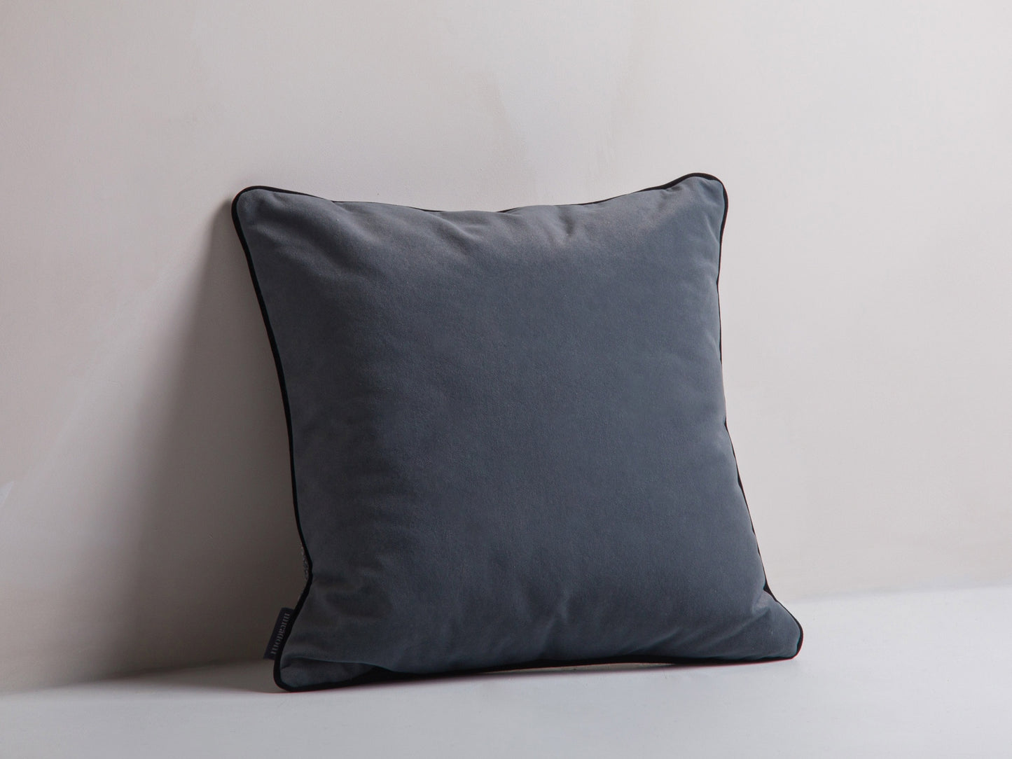 Celine — Padi (45,0 x 14,0 x 45,0 cm)