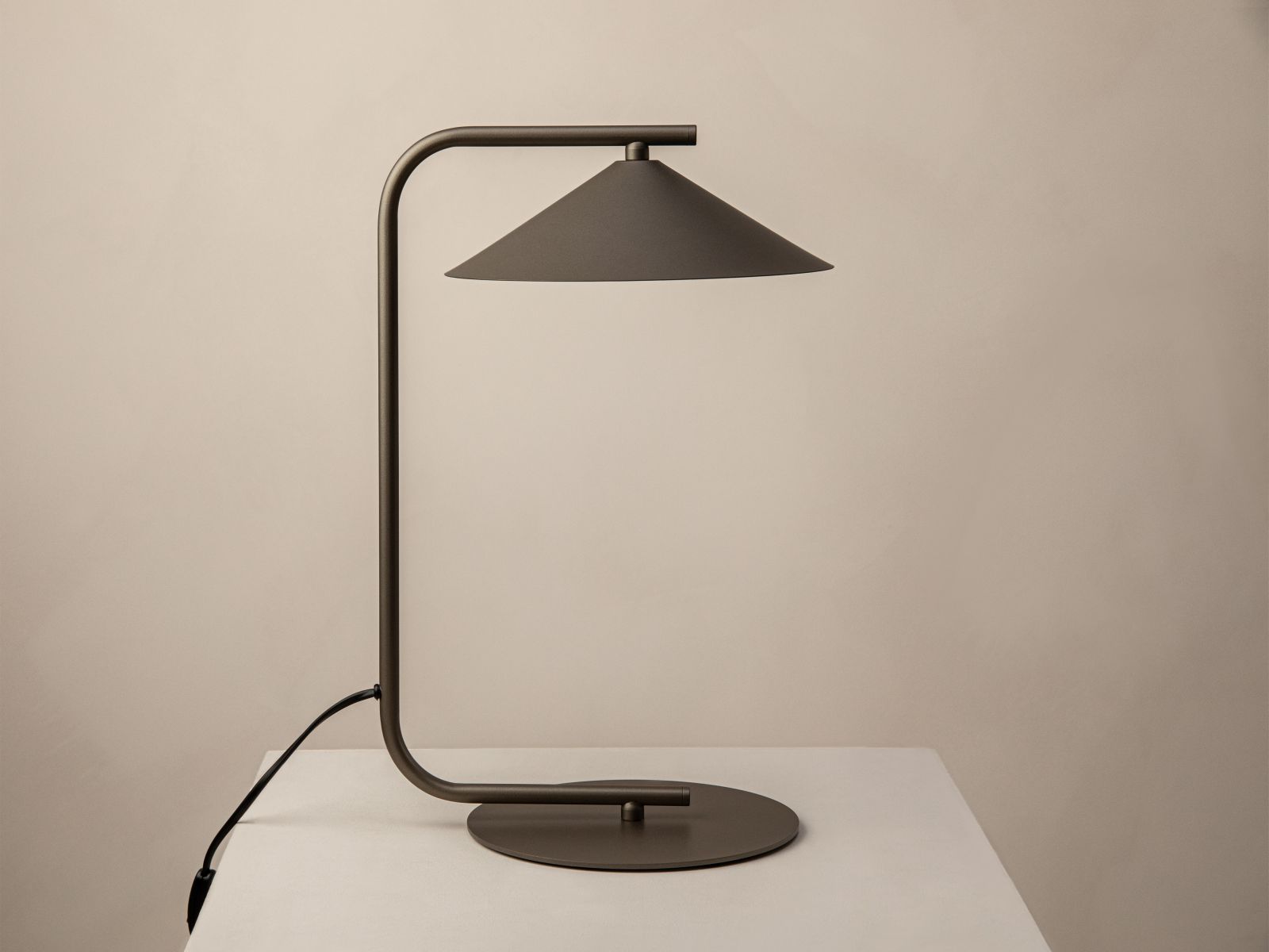 Nocte — Lighting (27x23x42 cm)