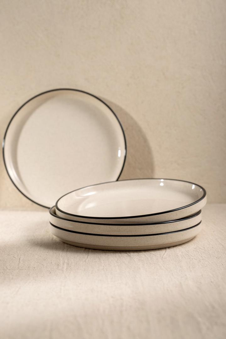 Set of 4 Black Rimmed Dessert Plates AZRA