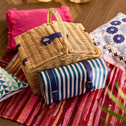 TRIVELLE Picnic Basket for 4 with Mat and Double Flap