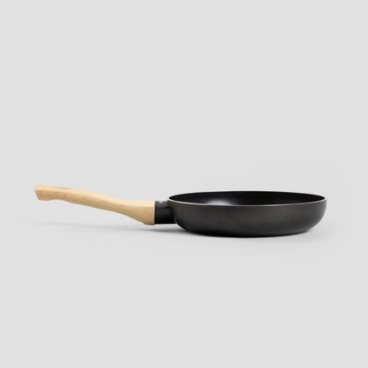 B2 Albero Essentials Black Frying Pan 20cm