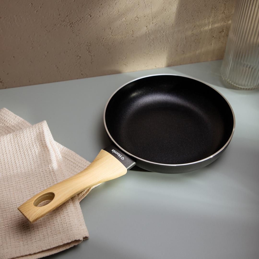 B2 Albero Essentials Black Frying Pan 20cm